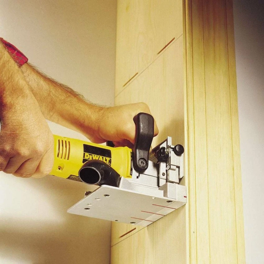 DEWALT - DW682K-QS Φρεζοκαβιλιέρα για Πλακέ Καβίλιες 600W 6 DEWALT - DW682K-QS Φρεζοκαβιλιέρα για Πλακέ Καβίλιες 600W - Image 4