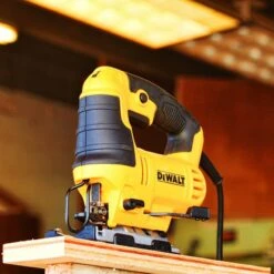 DEWALT - DWE349-QS Ηλεκτρική Σέγα 650W -Ergalia Κατάστημα dwe349 650w 1