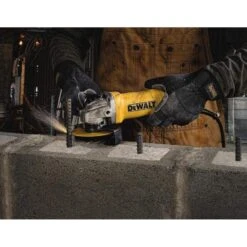 DEWALT - DWE4217-QS Γωνιακός Τροχός 125mm με Πλευρικό Διακόπτη 7 DEWALT - DWE4217-QS Γωνιακός Τροχός 125mm με Πλευρικό Διακόπτη -Ergalia Κατάστημα dwe4217 2