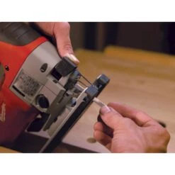 MILWAUKEE - JSPE 135 TX Σέγα με Λαβή 750W 9 MILWAUKEE - JSPE 135 TX Σέγα με Λαβή 750W -Ergalia Κατάστημα jspe 135 tx 3